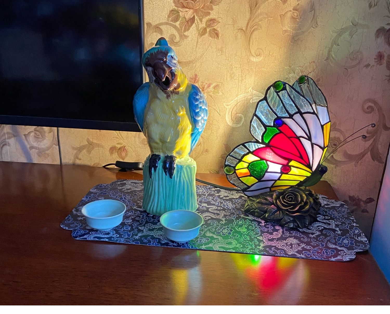 Butterfly Night Table Lamp Tiffany Style Bedroom Bedside Feeding Bar Decoration - ktvhomes